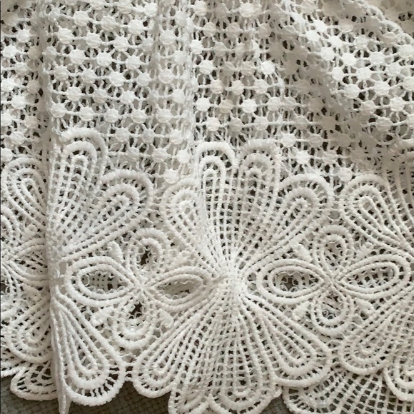 White lace top - Picture 4 of 9